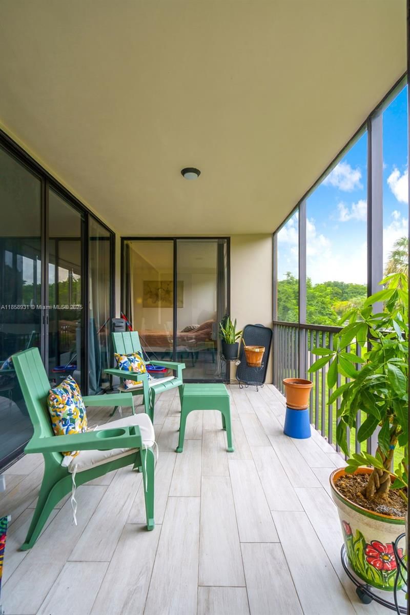Real estate property located at 9735 52nd St #223, Miami-dade, Doral Oaks Condo #1, Doral, FL