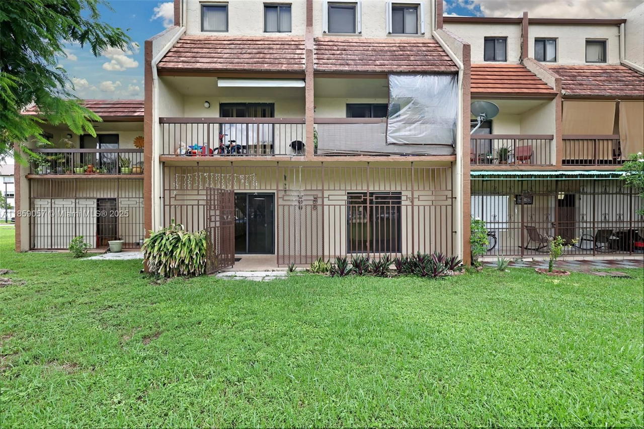 Real estate property located at 1001 105th Ave #103, Miami-dade, Tamiami Village Condo, Miami, FL