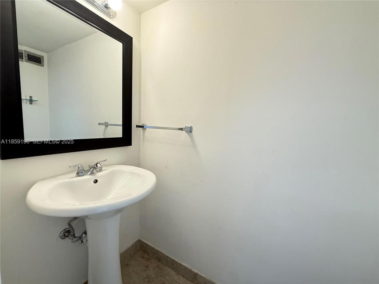 Real estate property located at 800 Parkview Dr #405, Broward, Oceanview Park Condo, Hallandale Beach, FL
