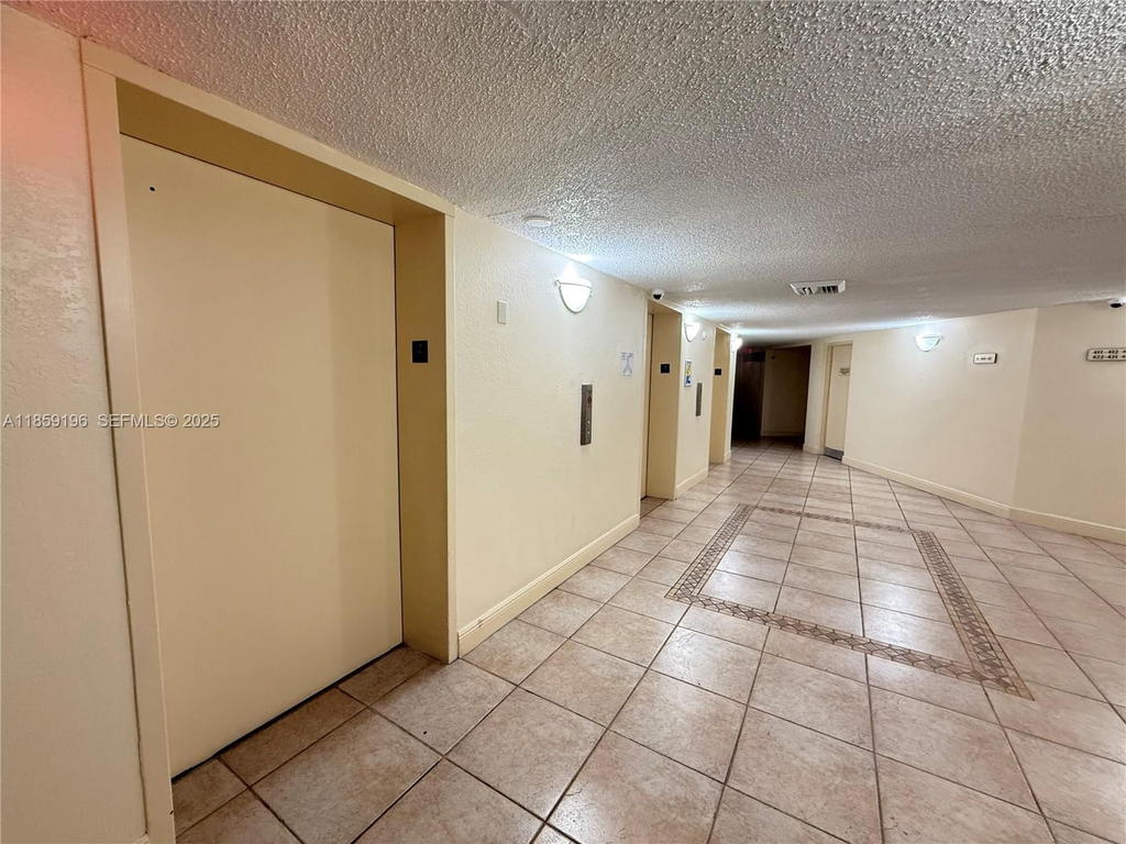 Real estate property located at 800 Parkview Dr #405, Broward, Oceanview Park Condo, Hallandale Beach, FL