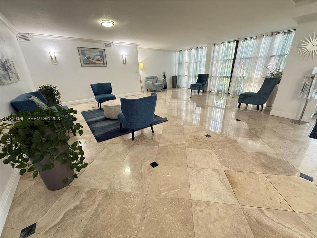 Real estate property located at 800 Parkview Dr #405, Broward, Oceanview Park Condo, Hallandale Beach, FL