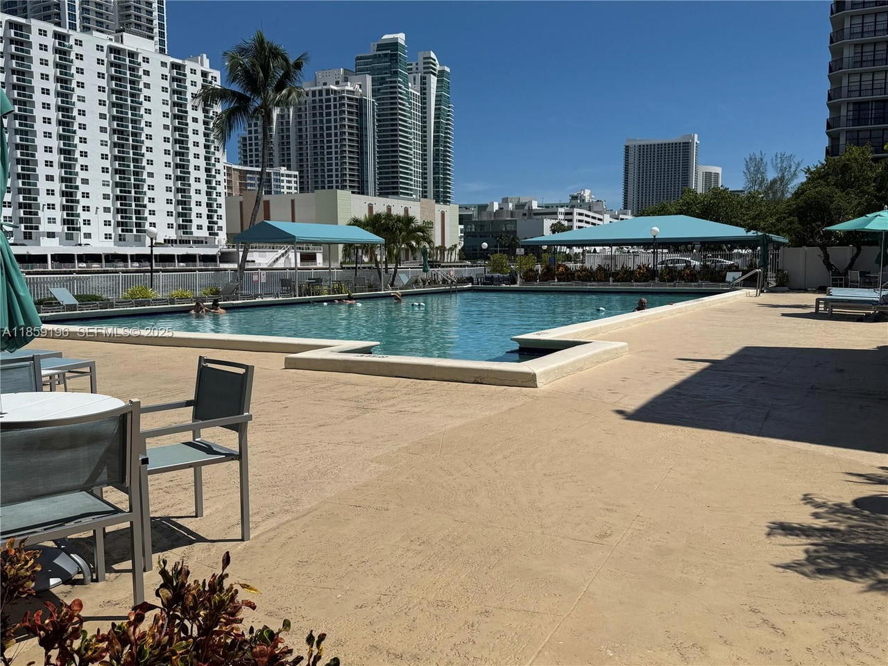 Real estate property located at 800 Parkview Dr #405, Broward, Oceanview Park Condo, Hallandale Beach, FL
