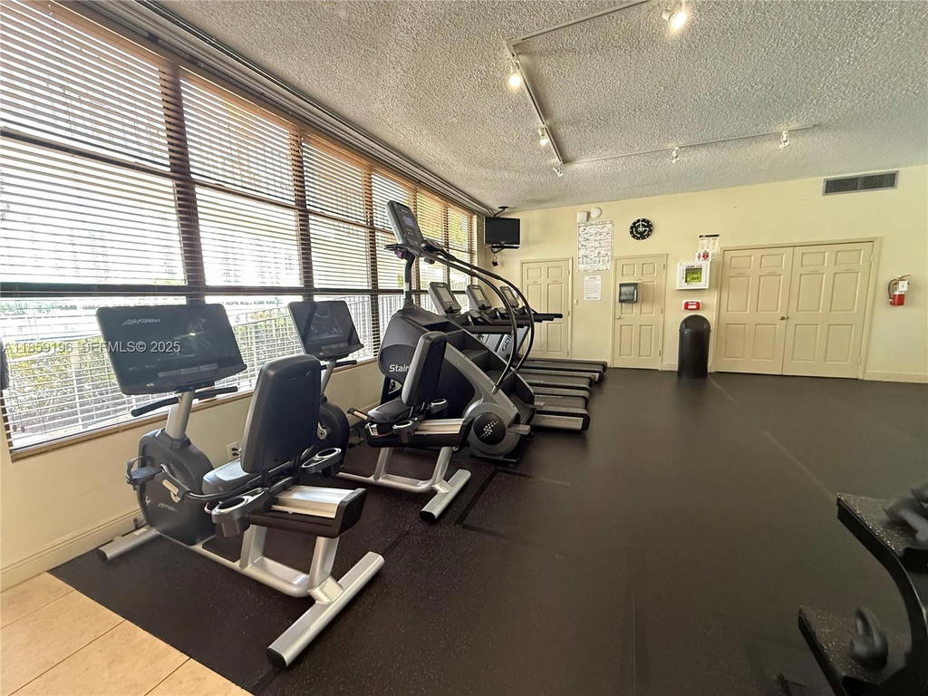 Real estate property located at 800 Parkview Dr #405, Broward, Oceanview Park Condo, Hallandale Beach, FL