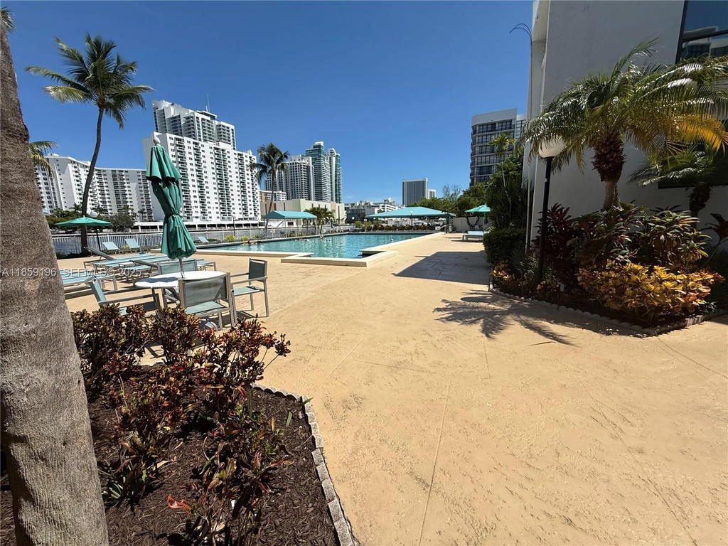 Real estate property located at 800 Parkview Dr #405, Broward, Oceanview Park Condo, Hallandale Beach, FL