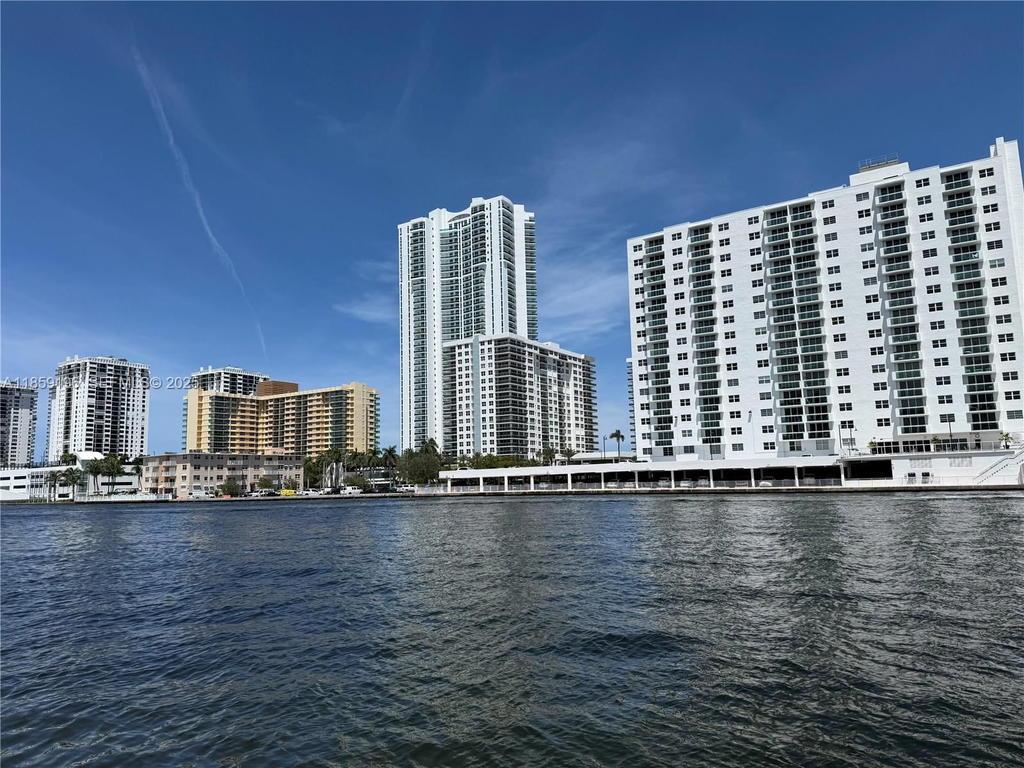 Real estate property located at 800 Parkview Dr #405, Broward, Oceanview Park Condo, Hallandale Beach, FL