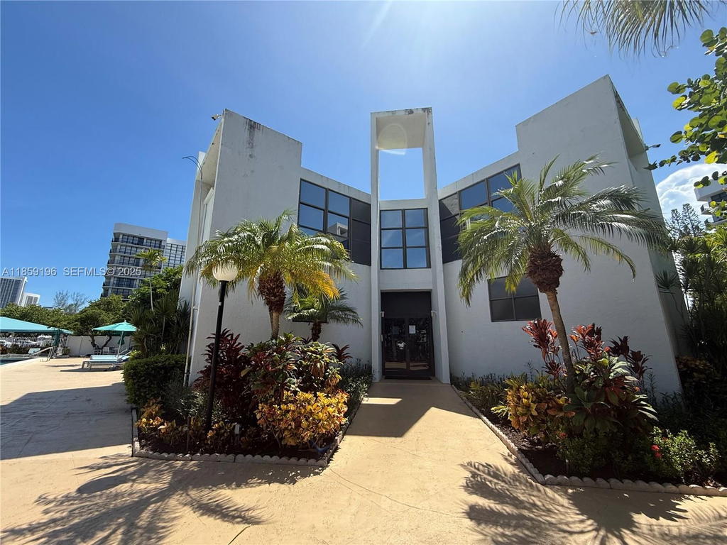Real estate property located at 800 Parkview Dr #405, Broward, Oceanview Park Condo, Hallandale Beach, FL