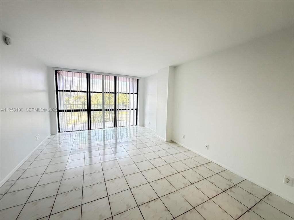 Real estate property located at 800 Parkview Dr #405, Broward, Oceanview Park Condo, Hallandale Beach, FL