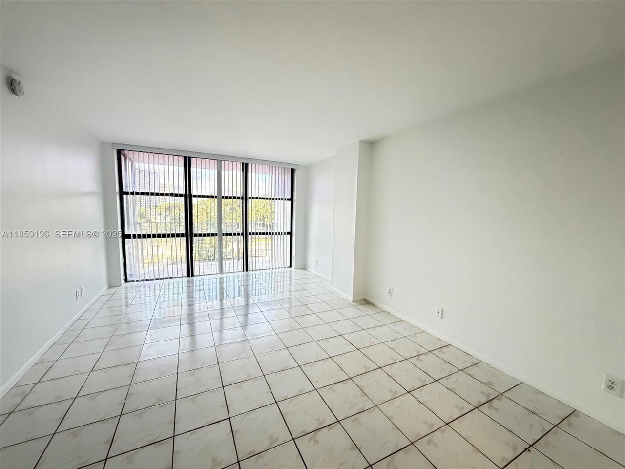 Real estate property located at 800 Parkview Dr #405, Broward, Oceanview Park Condo, Hallandale Beach, FL
