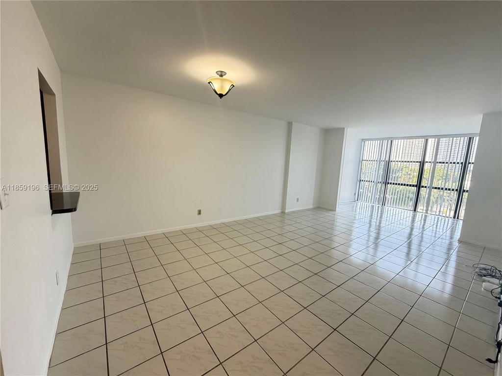 Real estate property located at 800 Parkview Dr #405, Broward, Oceanview Park Condo, Hallandale Beach, FL