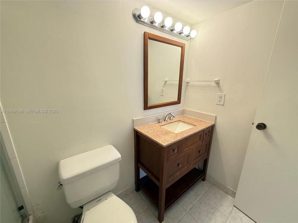 Real estate property located at 800 Parkview Dr #405, Broward, Oceanview Park Condo, Hallandale Beach, FL