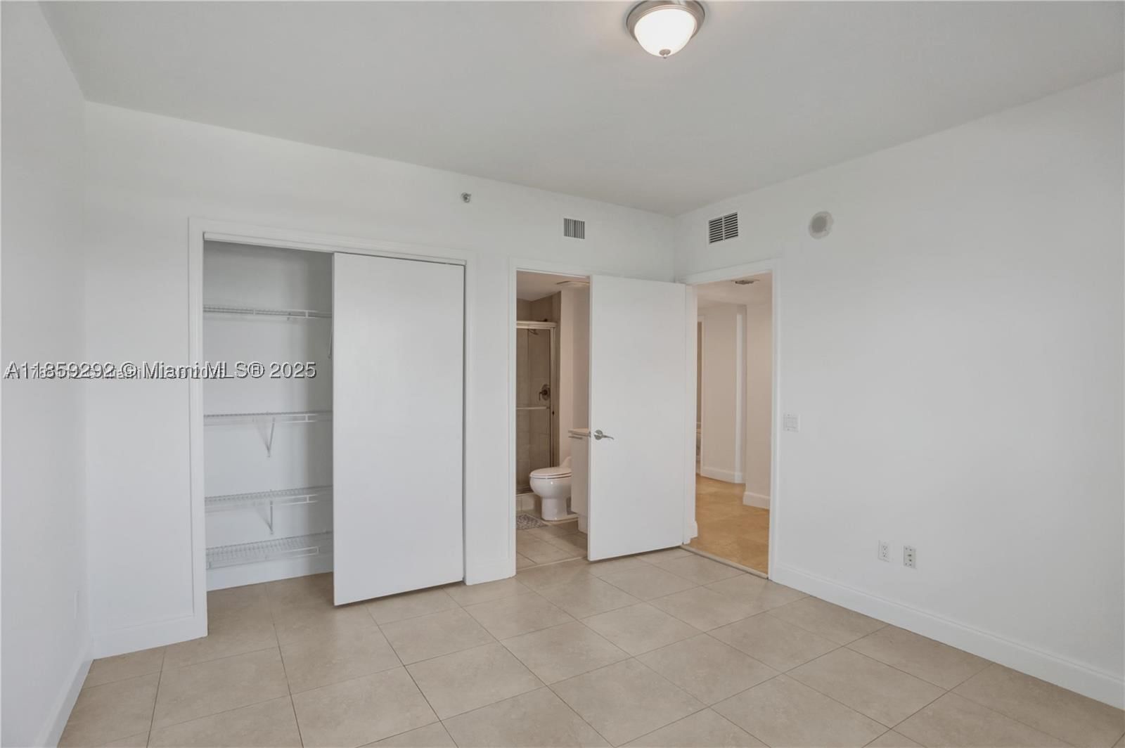 Real estate property located at 15051 Royal Oaks Ln #2603, Miami-dade, The Oaks I Condo, North Miami, FL