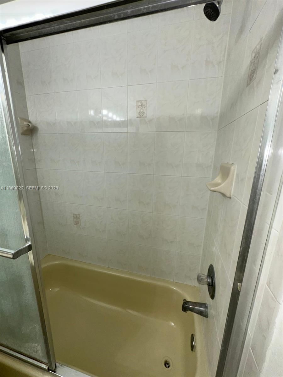 Real estate property located at 17415 75th Pl #103, Miami-dade, Poinciana Lakes Villas Co, Hialeah, FL