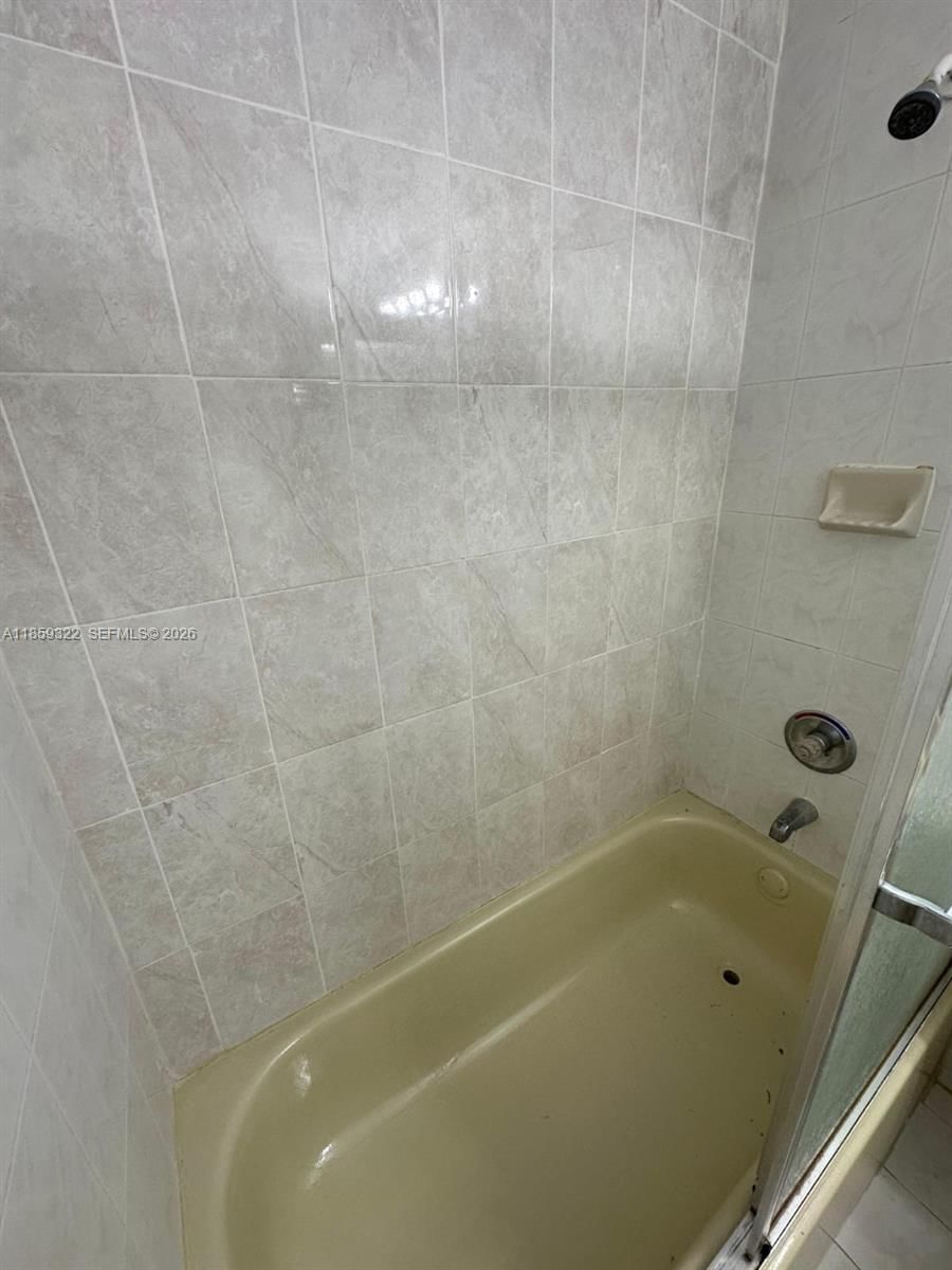 Real estate property located at 17415 75th Pl #103, Miami-dade, Poinciana Lakes Villas Co, Hialeah, FL