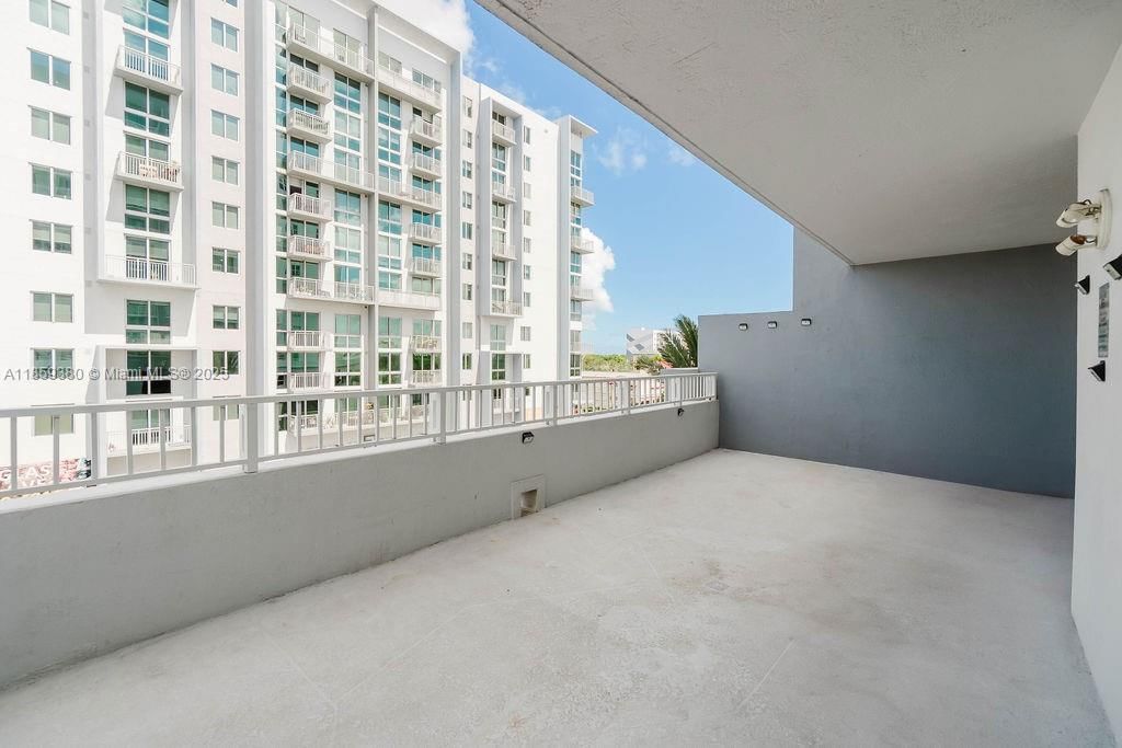 Real estate property located at 60 37th Ave #405, Miami-dade, Douglas Place Condo, Miami, FL