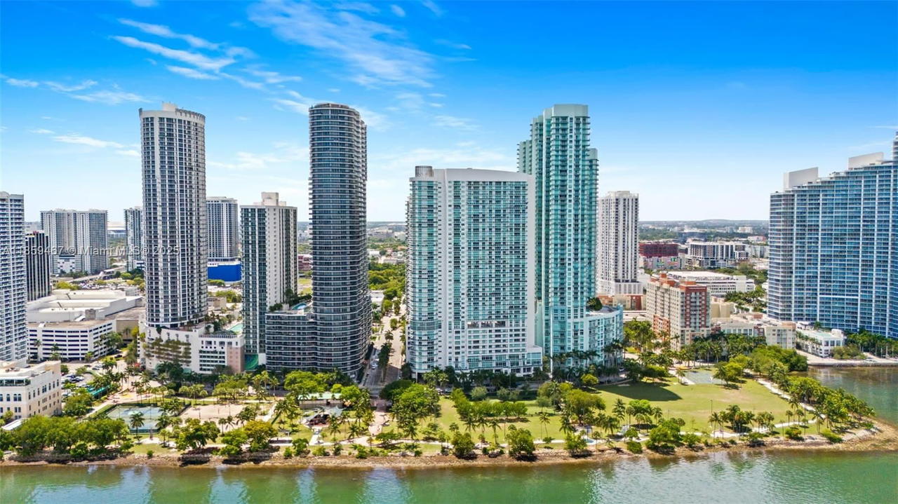 Real estate property located at 1800 Bayshore Dr #3704, Miami-dade, 1800 Club Condo, Miami, FL