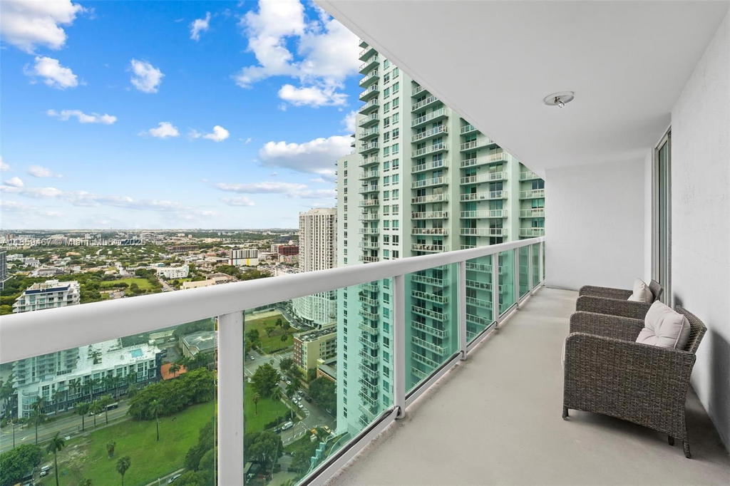 Real estate property located at 1800 Bayshore Dr #3704, Miami-dade, 1800 Club Condo, Miami, FL