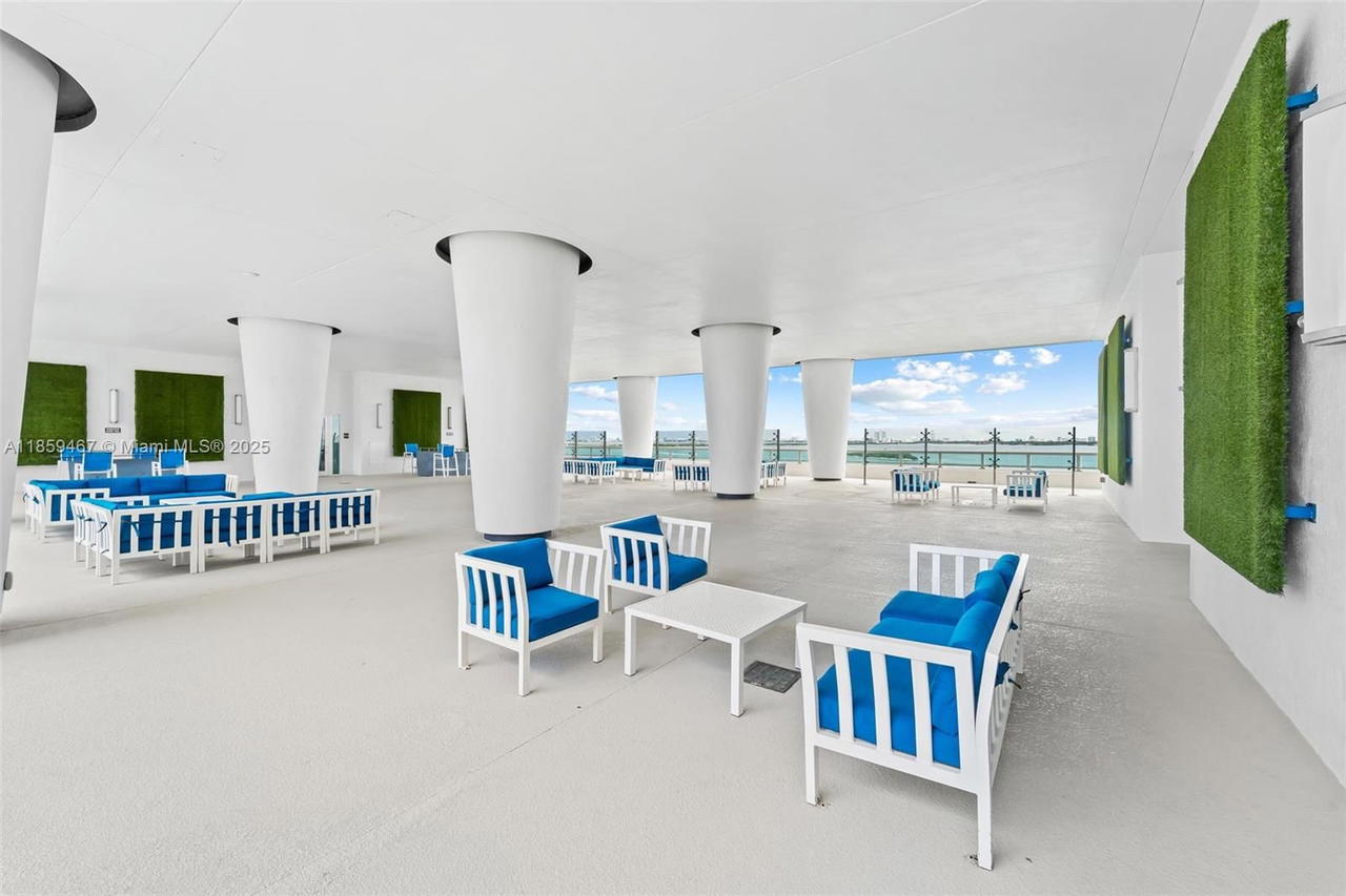 Real estate property located at 1800 Bayshore Dr #3704, Miami-dade, 1800 Club Condo, Miami, FL
