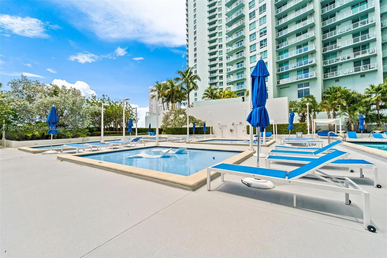 Real estate property located at 1800 Bayshore Dr #3704, Miami-dade, 1800 Club Condo, Miami, FL