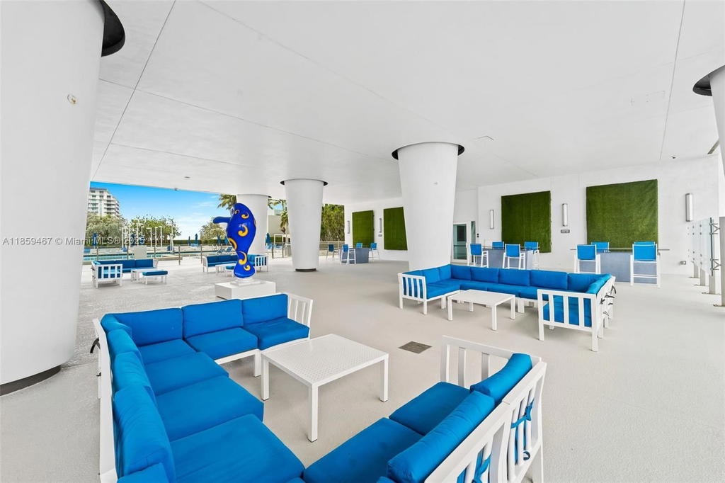 Real estate property located at 1800 Bayshore Dr #3704, Miami-dade, 1800 Club Condo, Miami, FL