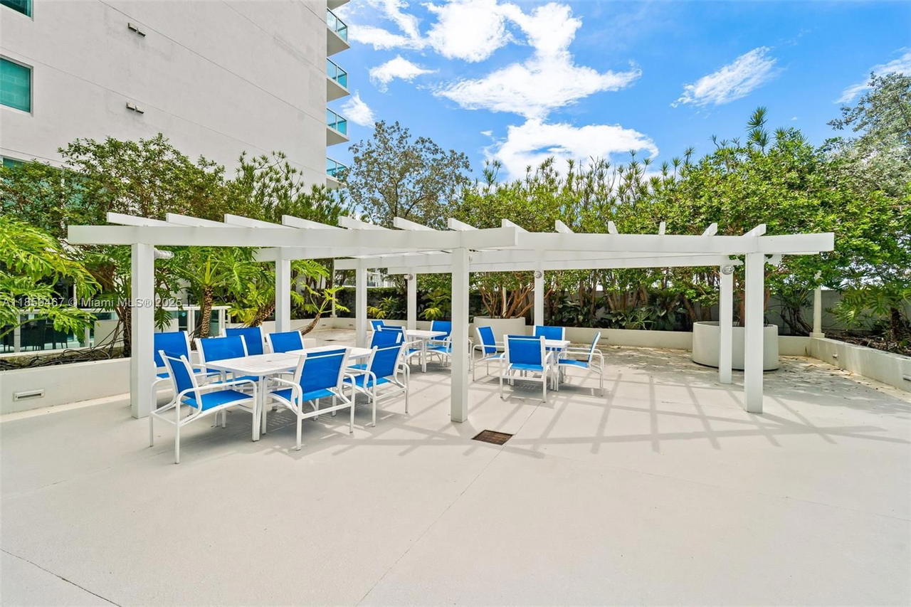 Real estate property located at 1800 Bayshore Dr #3704, Miami-dade, 1800 Club Condo, Miami, FL