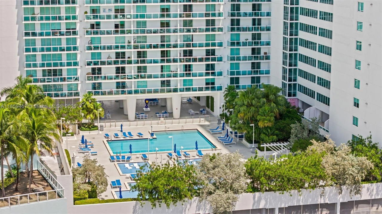 Real estate property located at 1800 Bayshore Dr #3704, Miami-dade, 1800 Club Condo, Miami, FL