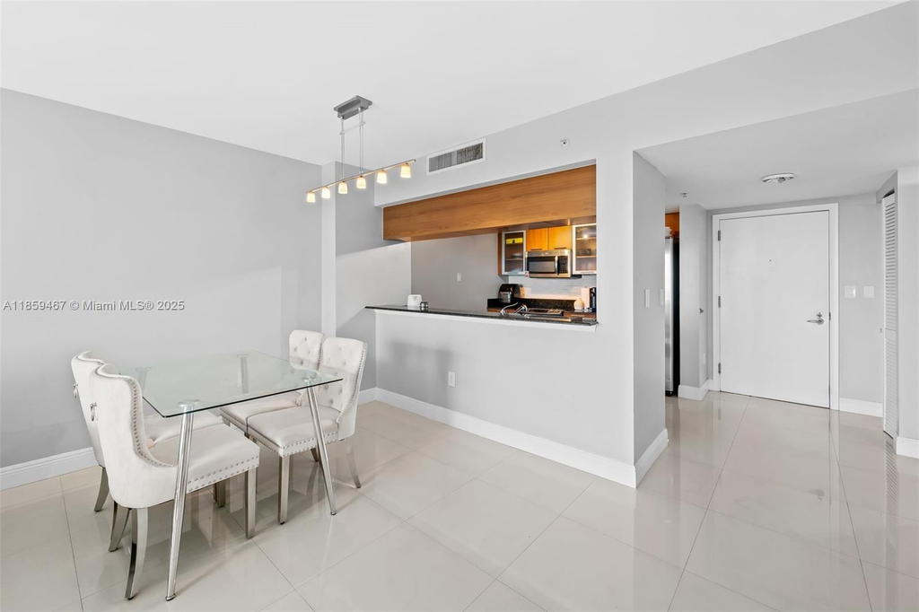Real estate property located at 1800 Bayshore Dr #3704, Miami-dade, 1800 Club Condo, Miami, FL