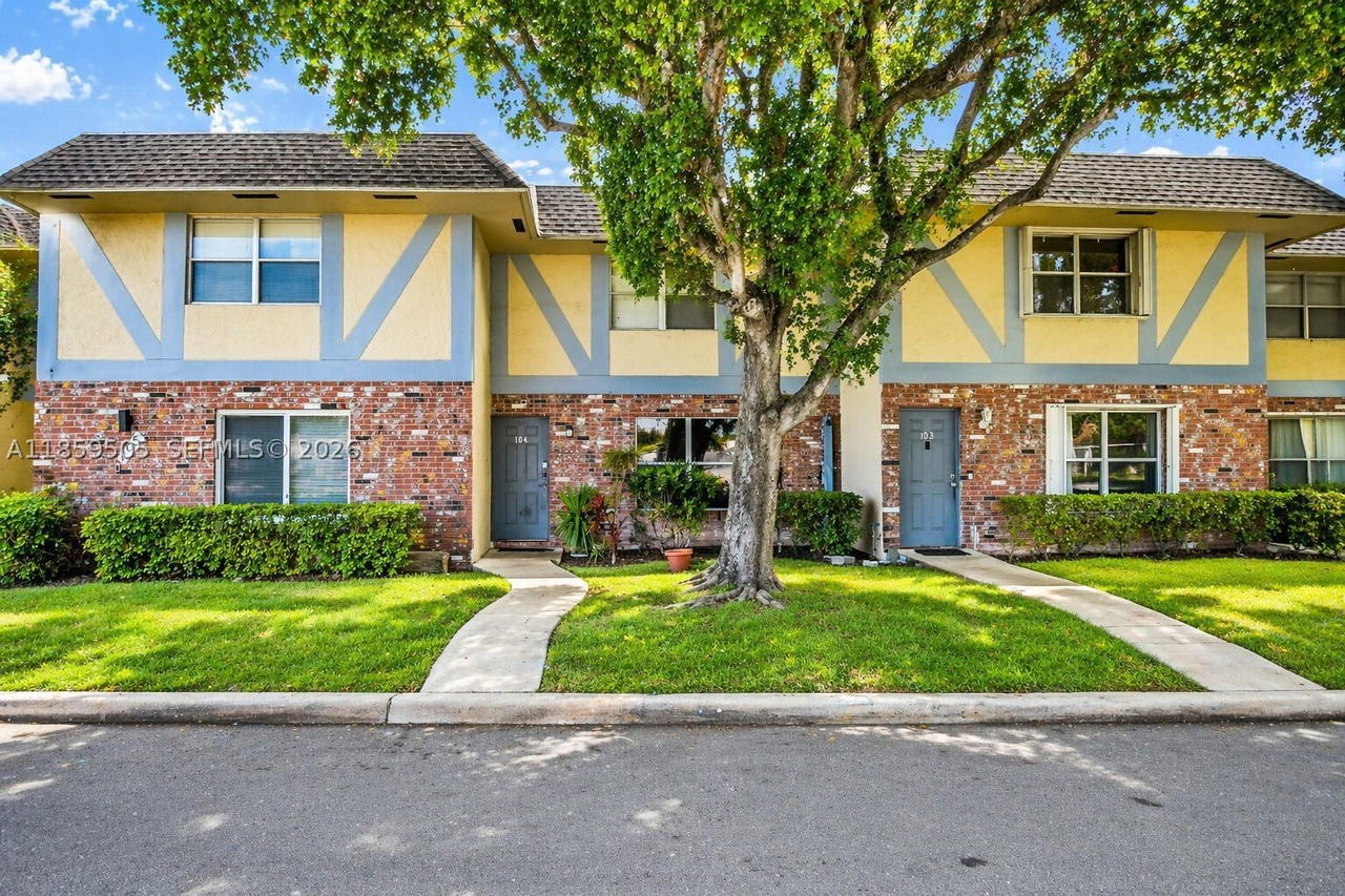 Real estate property located at 7501 Kimberly Blvd #104, Broward, Cross Briar I Condo, North Lauderdale, FL