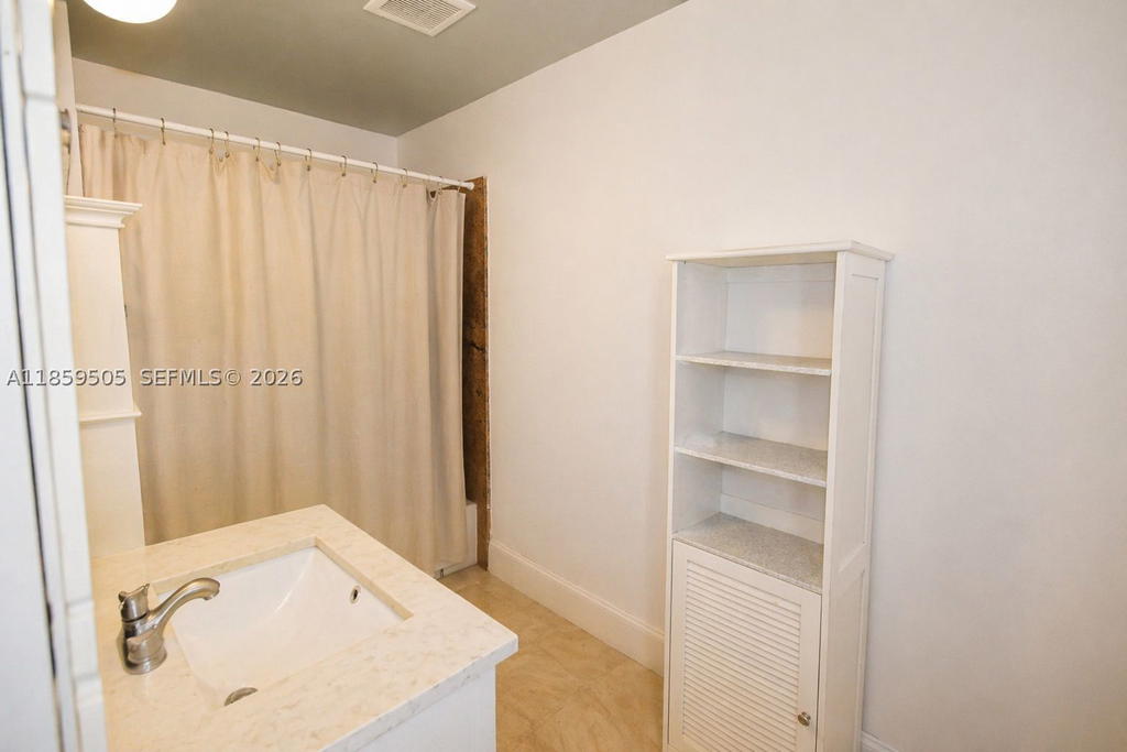 Real estate property located at 7501 Kimberly Blvd #104, Broward, Cross Briar I Condo, North Lauderdale, FL