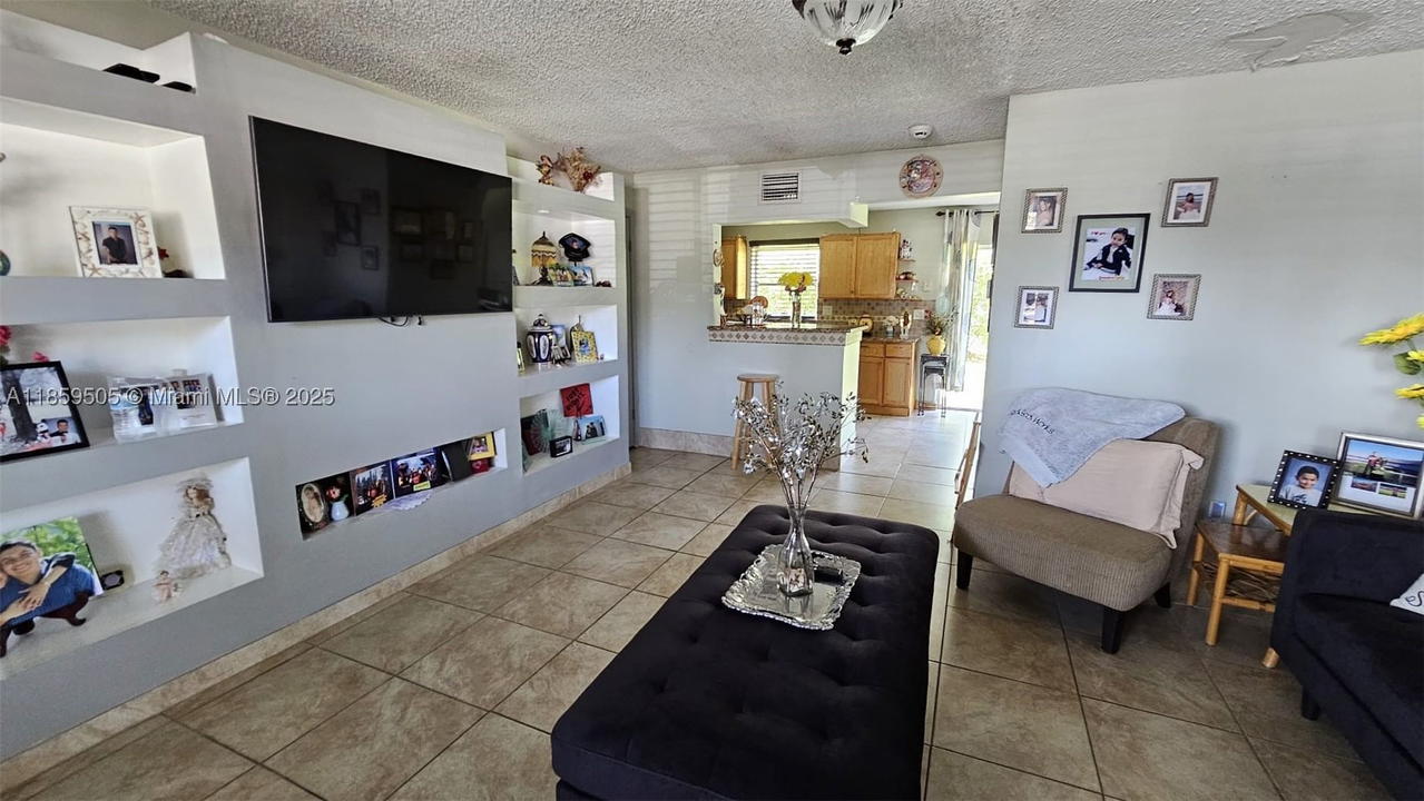 Real estate property located at 7501 Kimberly Blvd #104, Broward, Cross Briar I Condo, North Lauderdale, FL