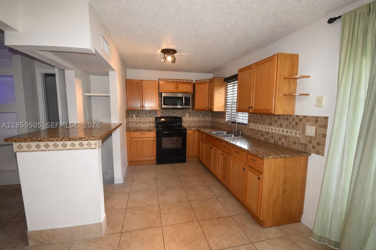 Real estate property located at 7501 Kimberly Blvd #104, Broward, Cross Briar I Condo, North Lauderdale, FL