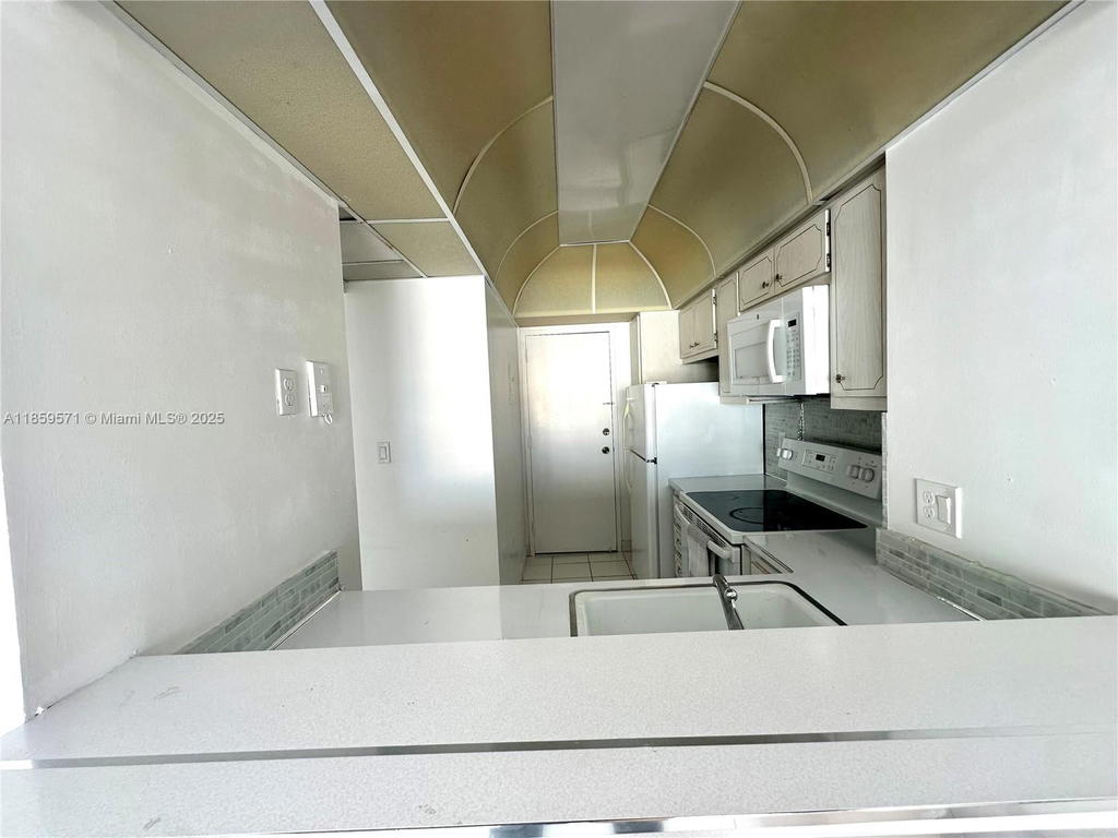 Real estate property located at 1965 Ocean Dr #10H, Broward, Hemispheres Condo, Hallandale Beach, FL
