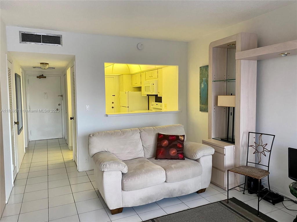 Real estate property located at 1965 Ocean Dr #10H, Broward, Hemispheres Condo, Hallandale Beach, FL