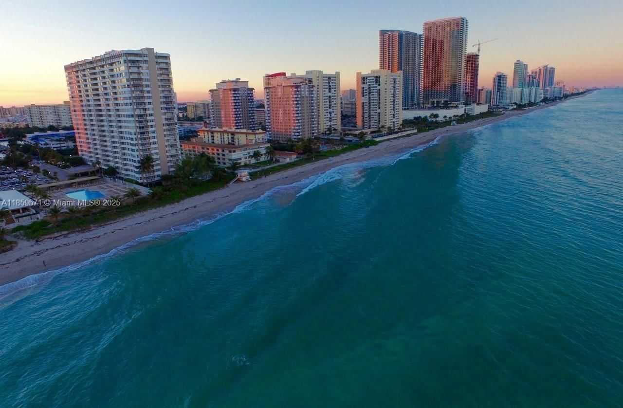 Real estate property located at 1965 Ocean Dr #10H, Broward, Hemispheres Condo, Hallandale Beach, FL