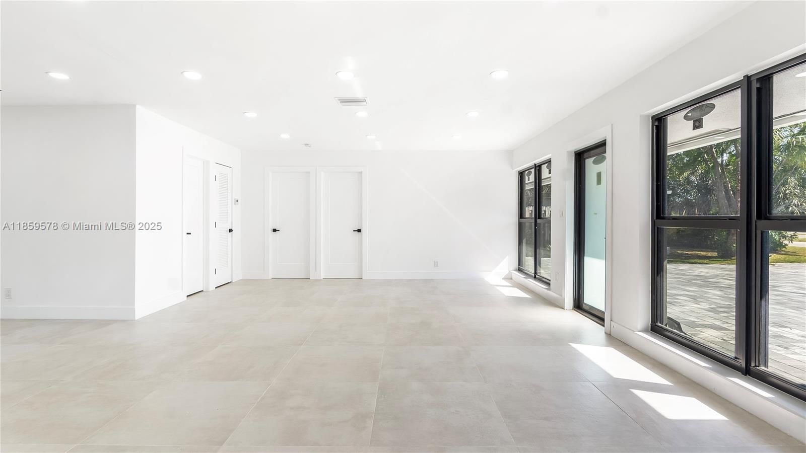 Real estate property located at 2417 18th Ave, Broward, Middle River Manor, Wilton Manors, FL