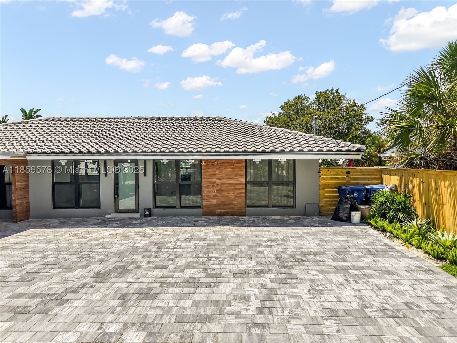 Real estate property located at 2417 18th Ave, Broward, Middle River Manor, Wilton Manors, FL