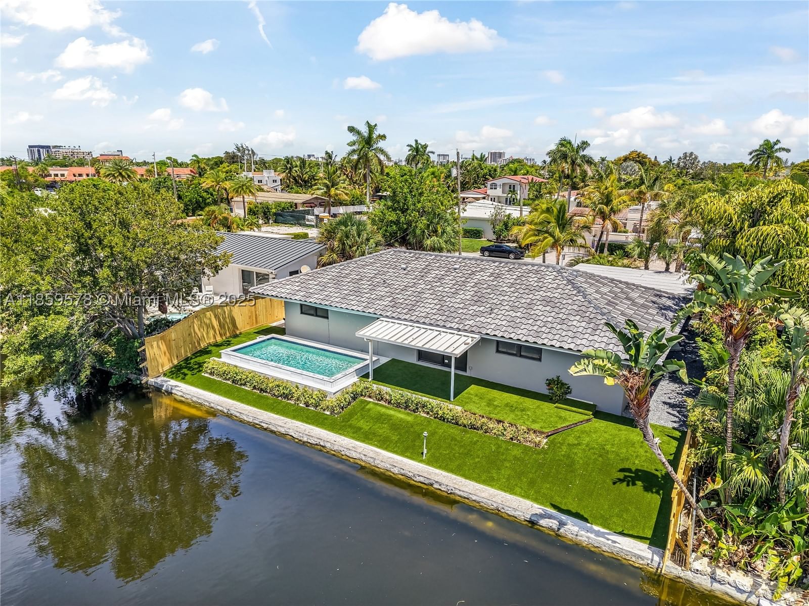 Real estate property located at 2417 18th Ave, Broward, Middle River Manor, Wilton Manors, FL