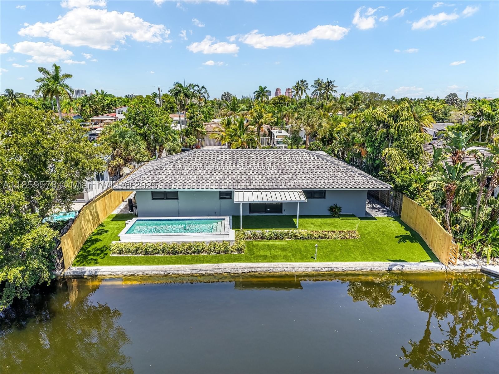 Real estate property located at 2417 18th Ave, Broward, Middle River Manor, Wilton Manors, FL