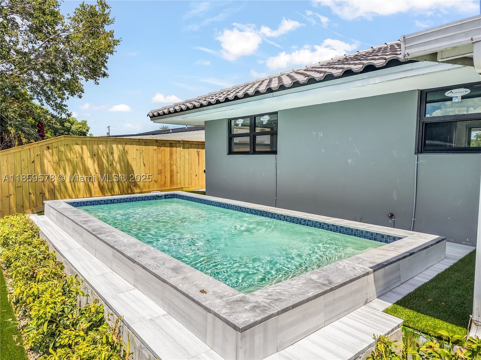 Real estate property located at 2417 18th Ave, Broward, Middle River Manor, Wilton Manors, FL