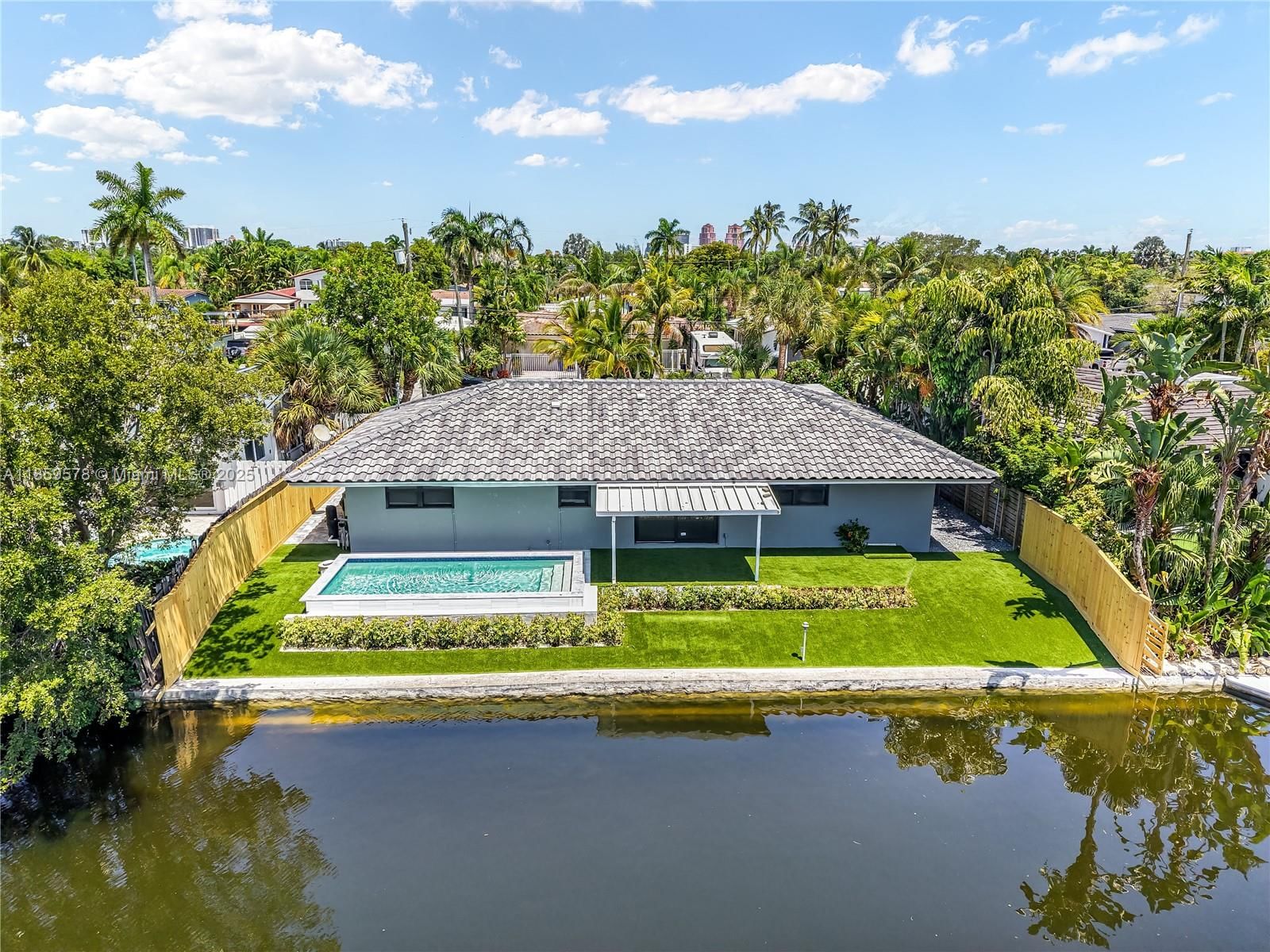 Real estate property located at 2417 18th Ave, Broward, Middle River Manor, Wilton Manors, FL