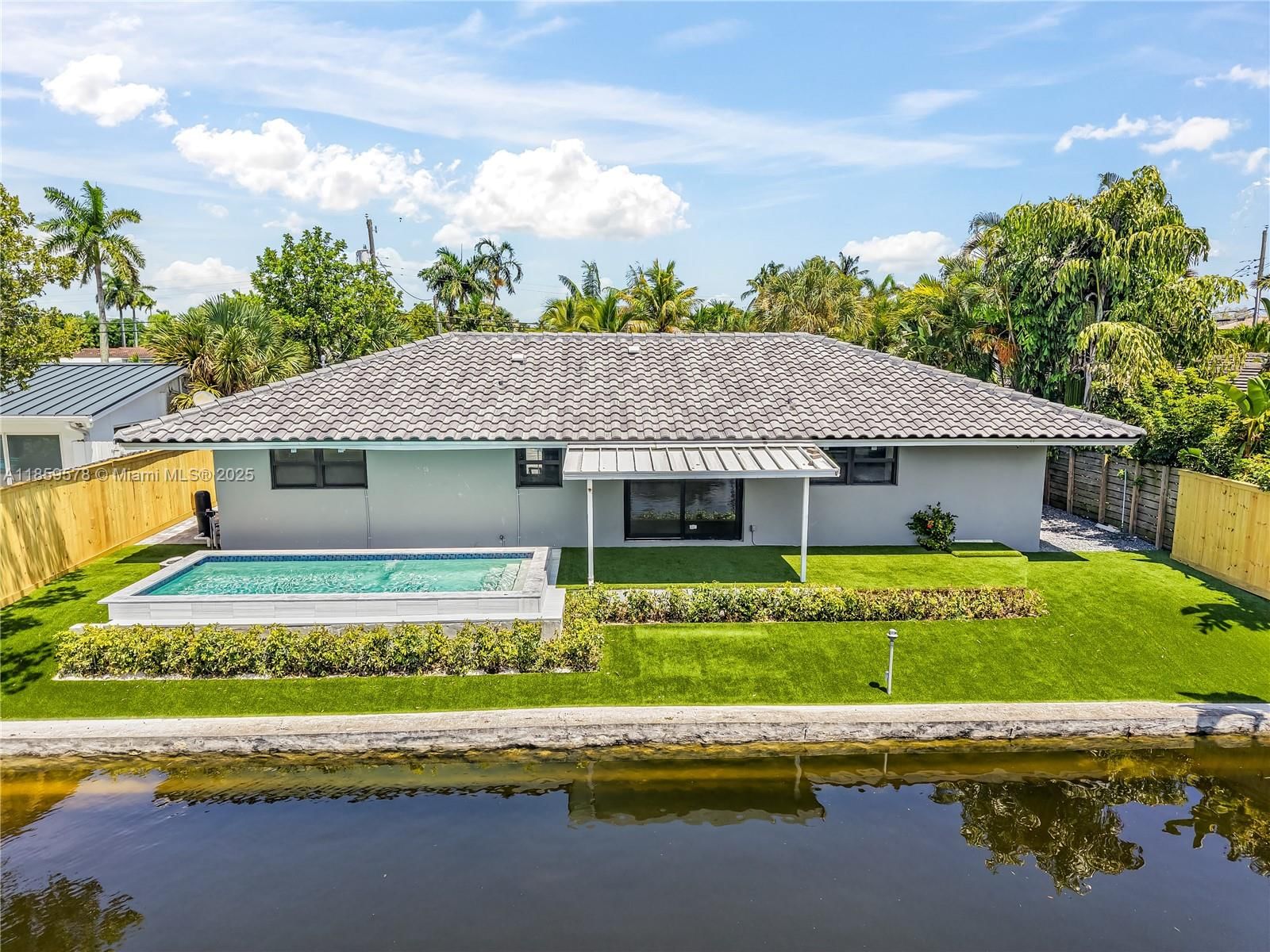 Real estate property located at 2417 18th Ave, Broward, Middle River Manor, Wilton Manors, FL