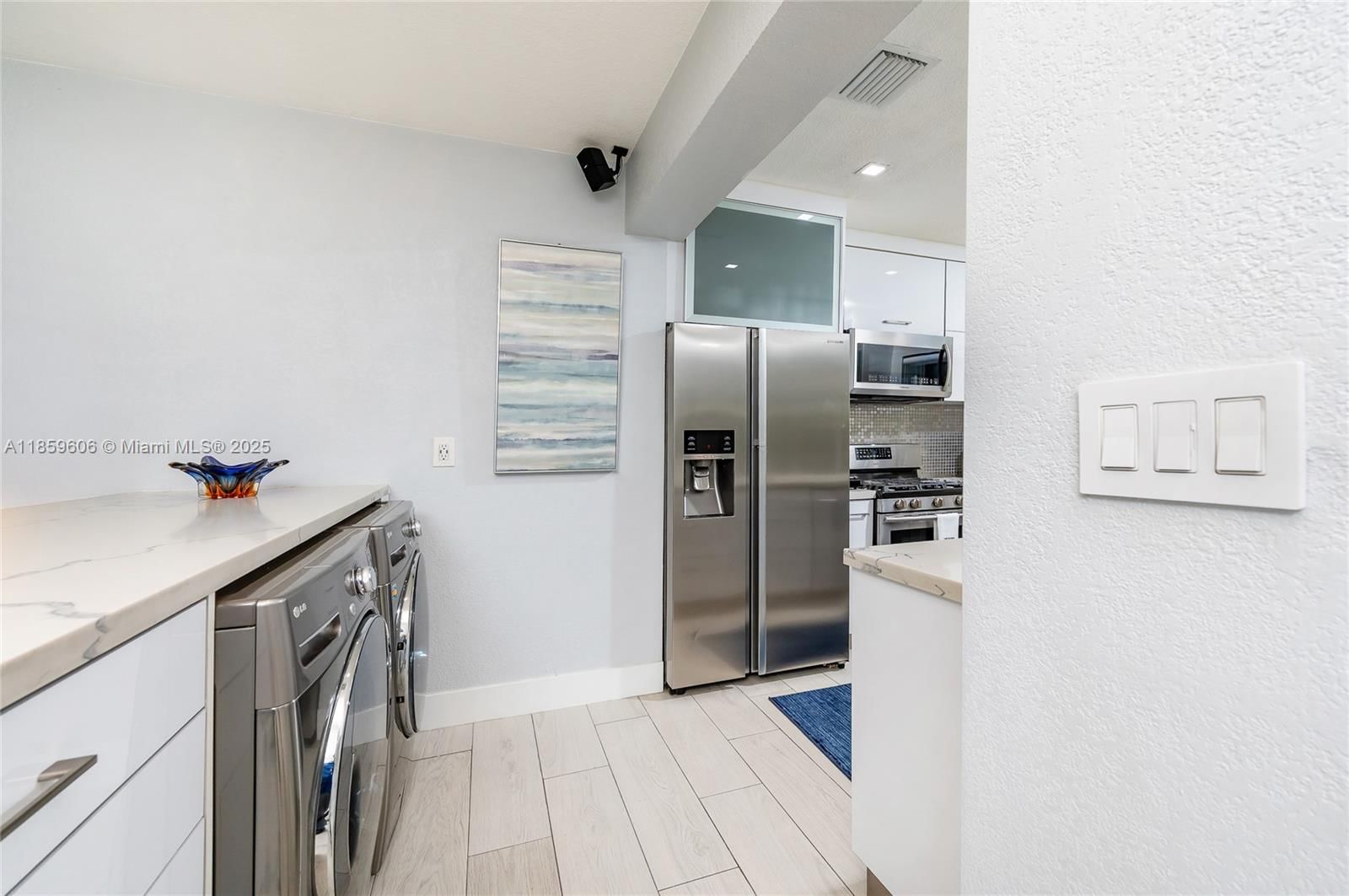 Real estate property located at 6704 Crooked Palm Ter, Miami-dade, Miami Lakes Lake Hilda To, Miami Lakes, FL