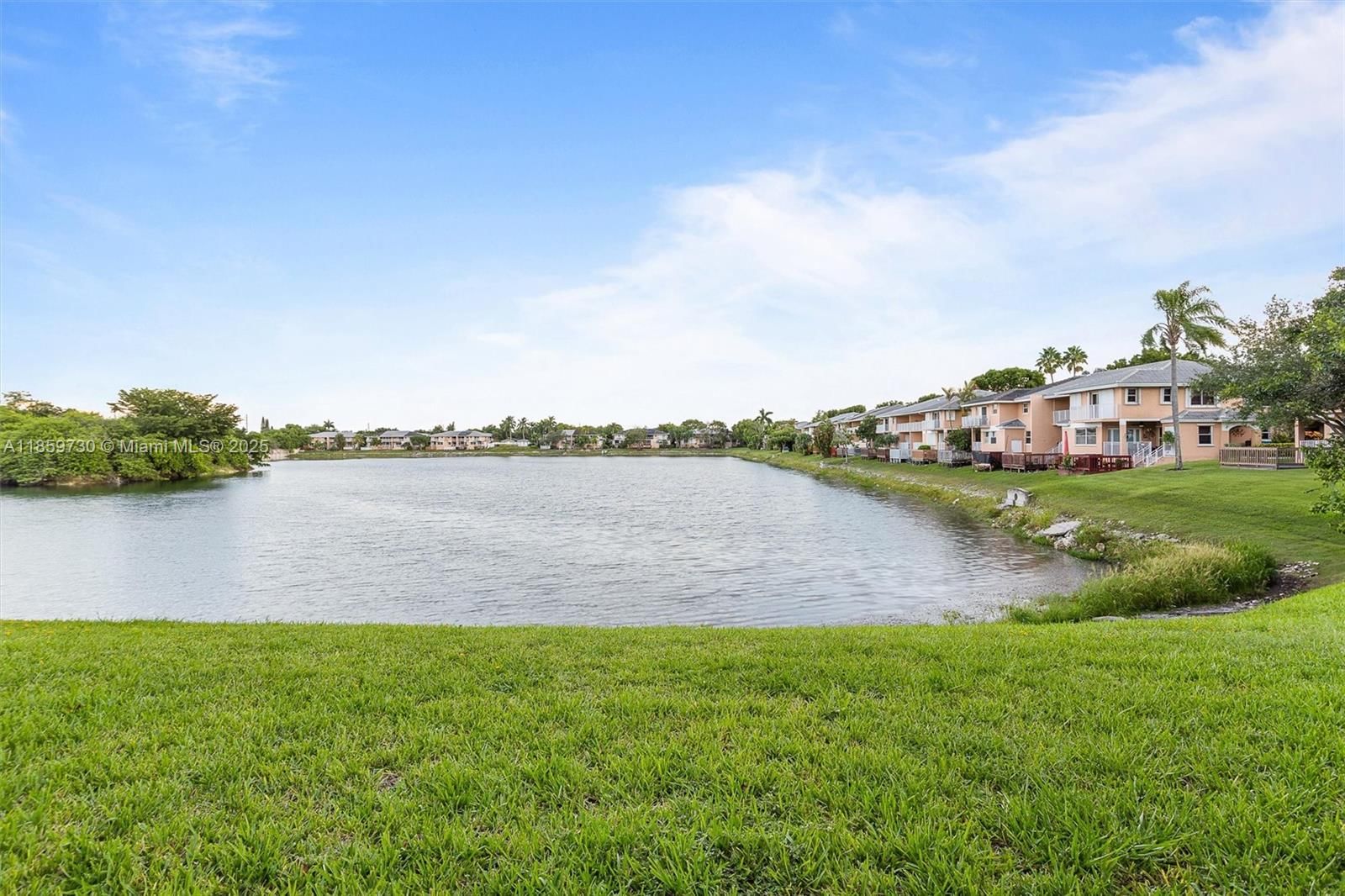 Real estate property located at 3300 46th St #103, Broward, Mira Lago Condo, Oakland Park, FL