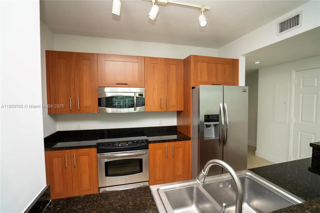 Real estate property located at 1300 Ponce De Leon Blvd #709, Miami-dade, 1300 Ponce Condo, Coral Gables, FL