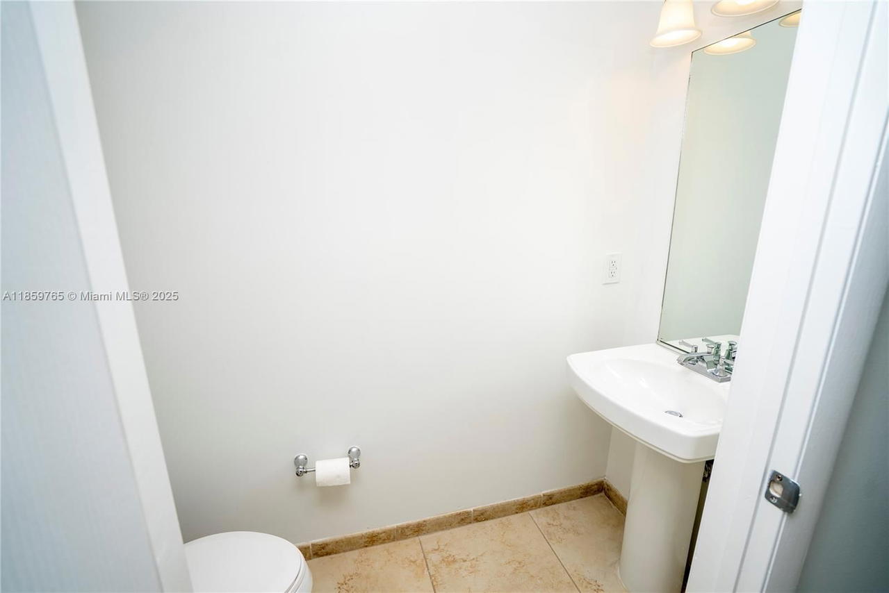 Real estate property located at 1300 Ponce De Leon Blvd #709, Miami-dade, 1300 Ponce Condo, Coral Gables, FL