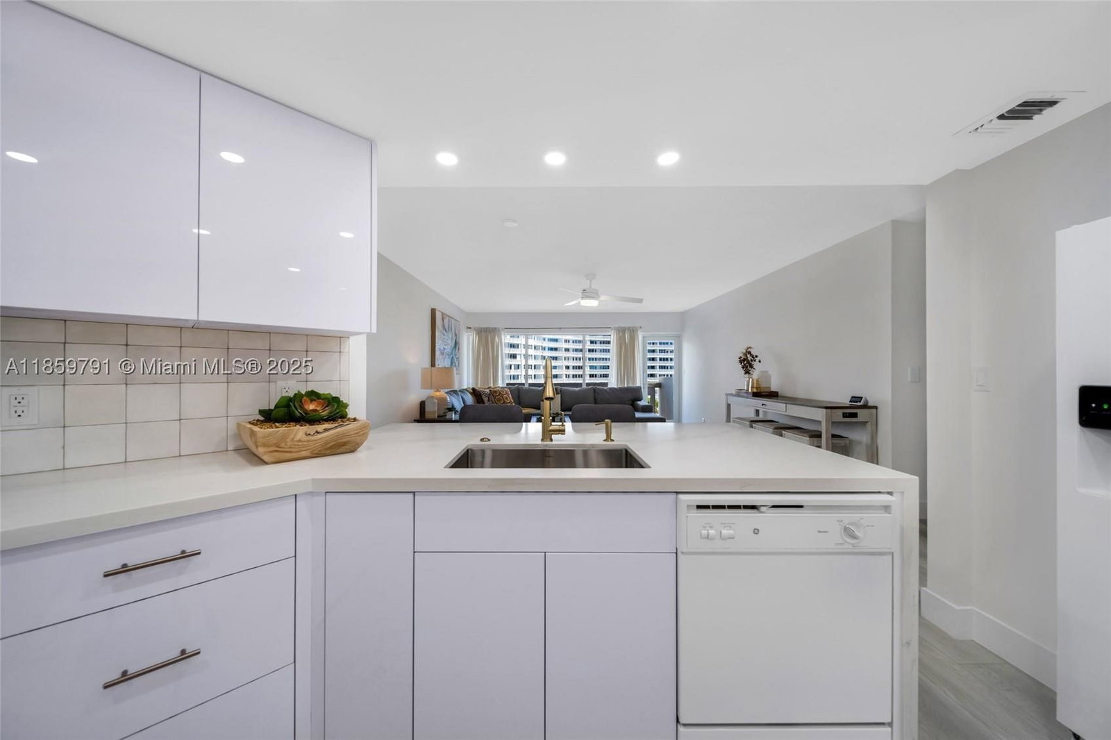 Real estate property located at 2100 Ocean Dr #5B, Broward, Sky Harbour East Condo, Fort Lauderdale, FL