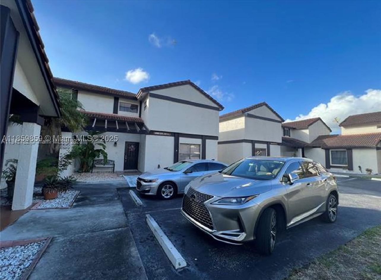 Real estate property located at 4910 149th Ct #11B, Miami-dade, Lakes Meadow Vilg Homes C, Miami, FL