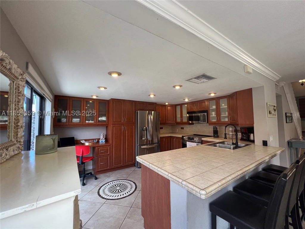 Real estate property located at 4910 149th Ct #11B, Miami-dade, Lakes Meadow Vilg Homes C, Miami, FL