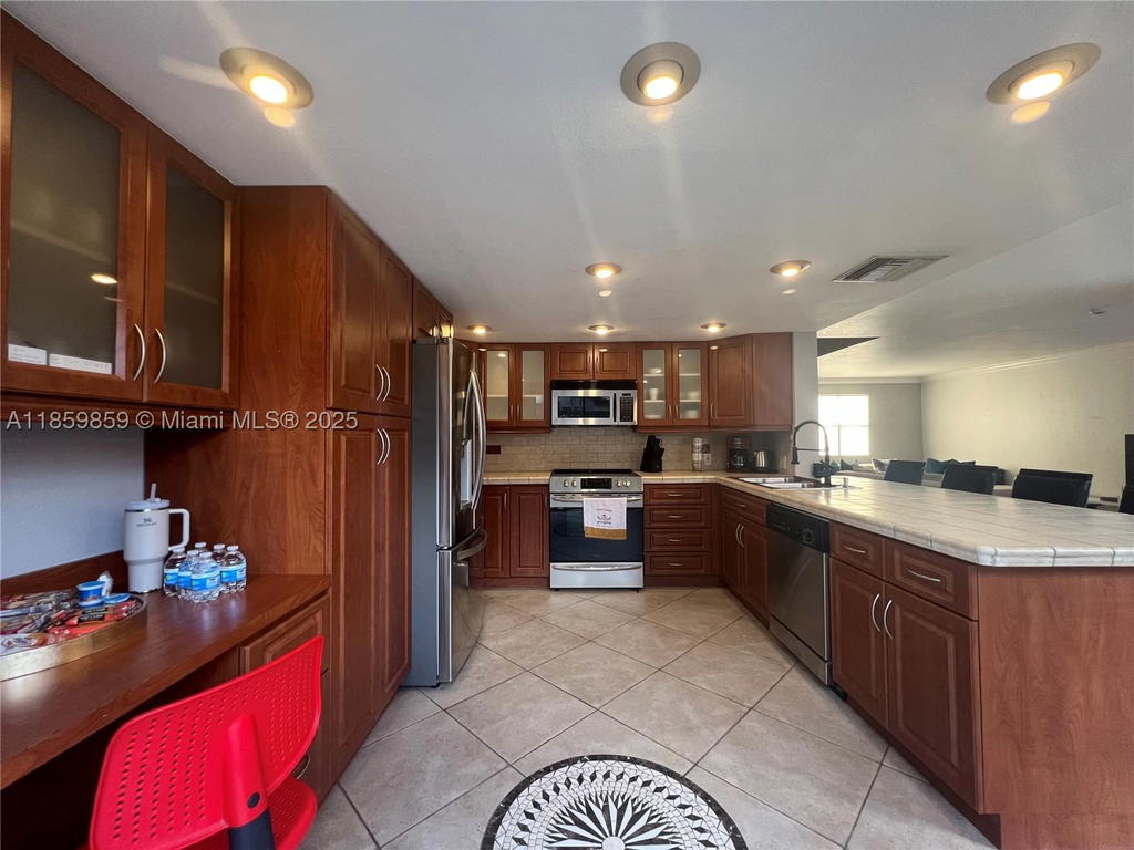 Real estate property located at 4910 149th Ct #11B, Miami-dade, Lakes Meadow Vilg Homes C, Miami, FL