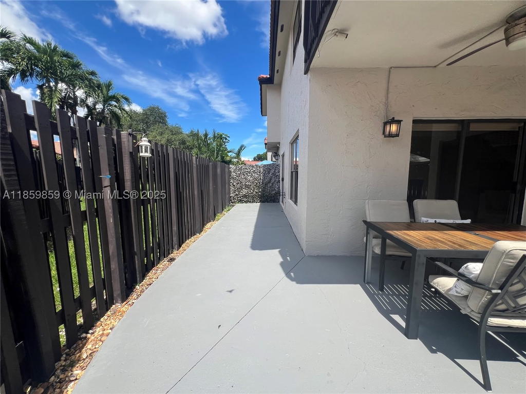 Real estate property located at 4910 149th Ct #11B, Miami-dade, Lakes Meadow Vilg Homes C, Miami, FL