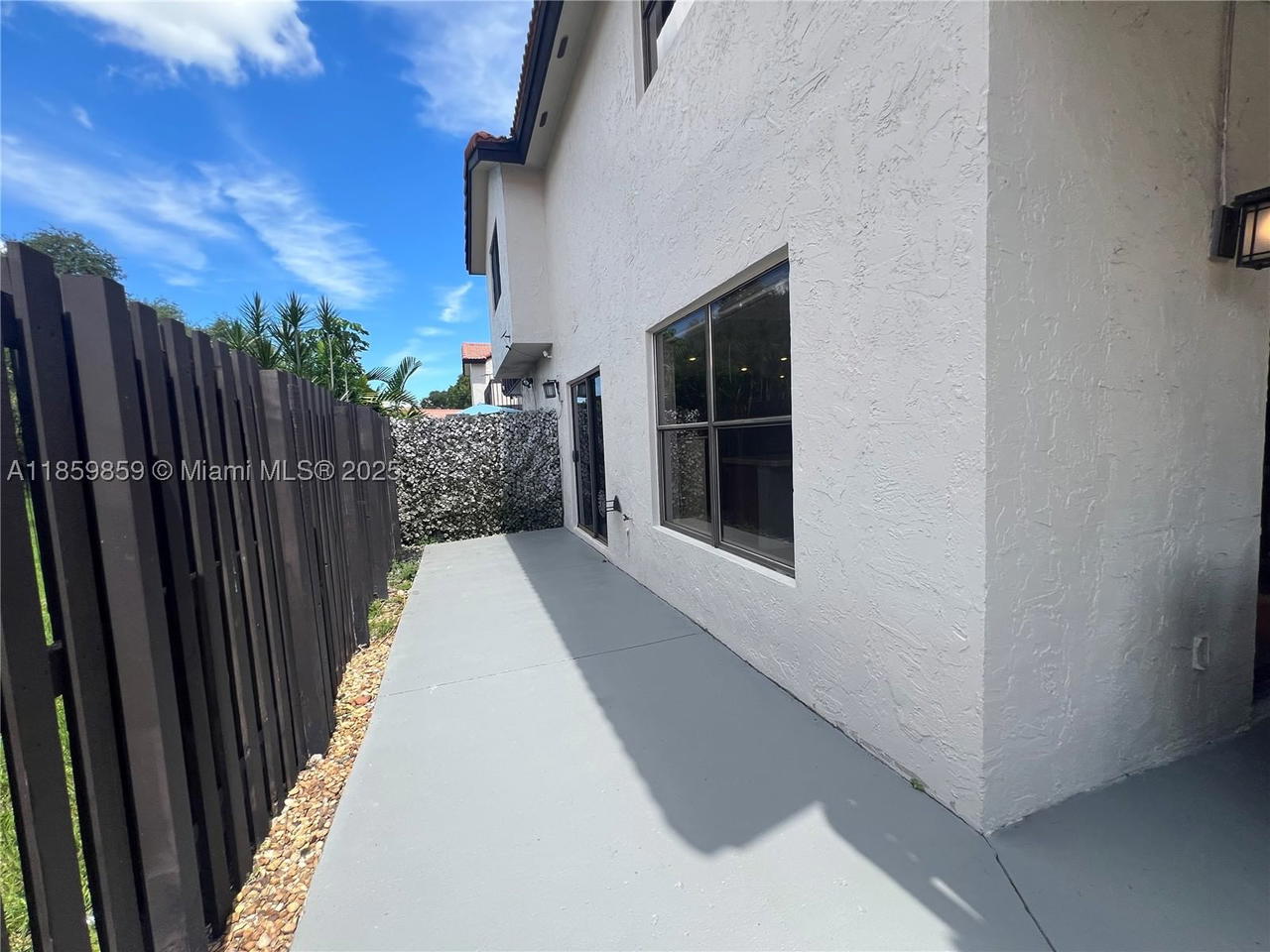 Real estate property located at 4910 149th Ct #11B, Miami-dade, Lakes Meadow Vilg Homes C, Miami, FL